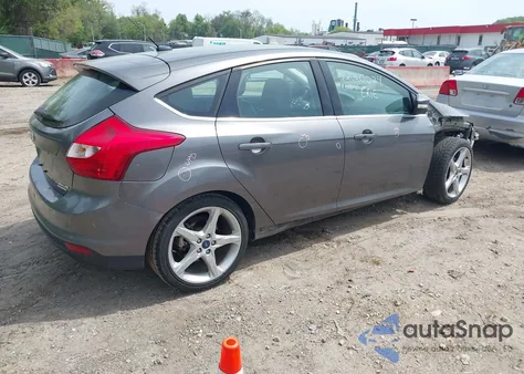 2014 Ford Focus Titanium из США, поврежденный, VIN 1FADP3N20EL422693